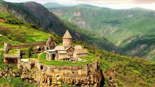 50% զեղչ Տաթևի վանքի "Tatev Shinuhayr" հյուրանոցային համալիրում: Մեկ օրը 10 000 դրամ 20 000 դրամի փոխարեն: